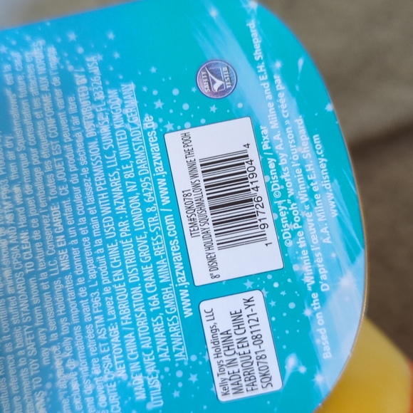 Squishmallows 8" Disney Holiday Winnie the Pooh - Picture 9 of 9